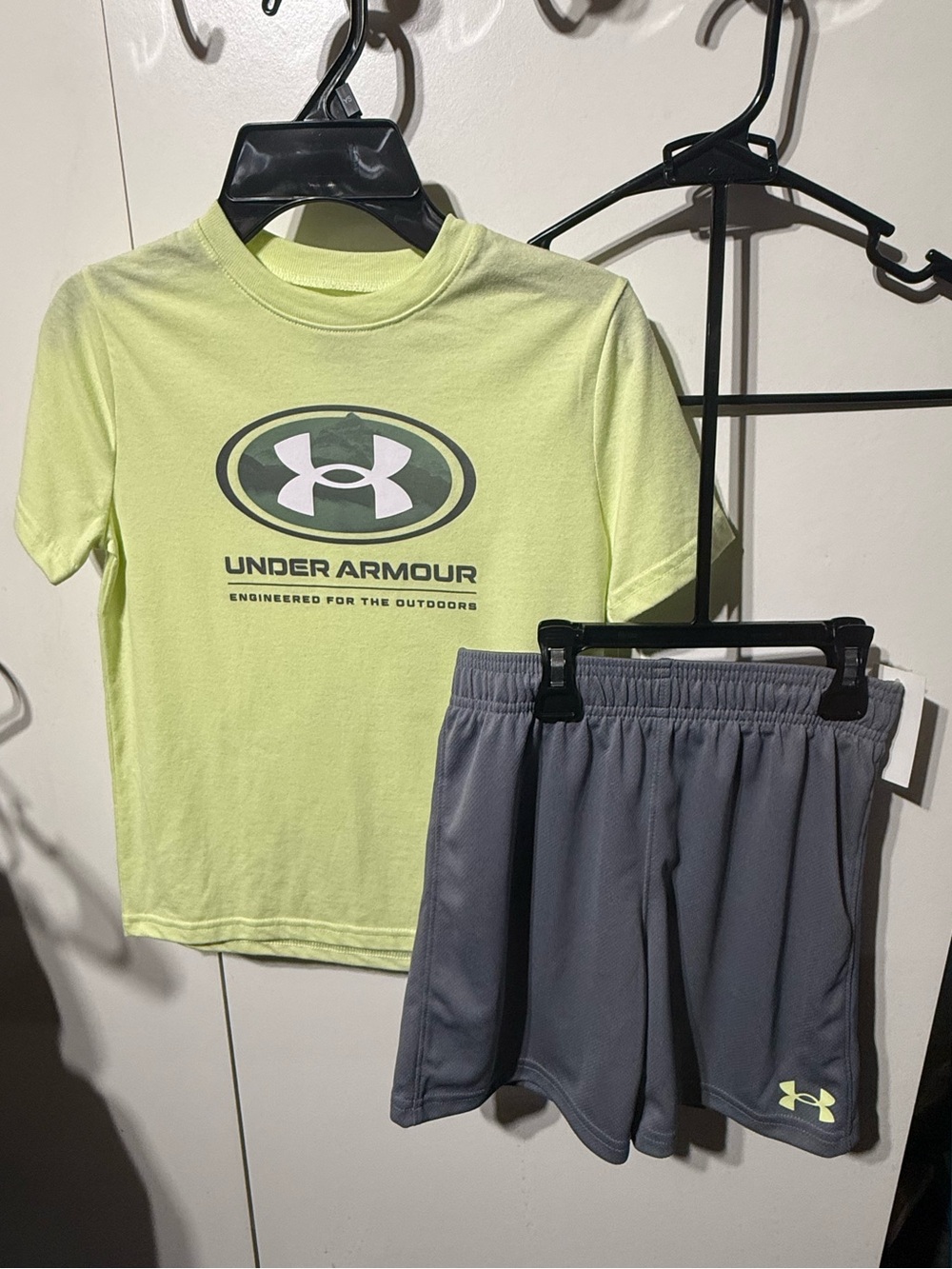 Boys Under Armour Youth Small Size 8 Two Piece Set Shirt & Shorts NEW